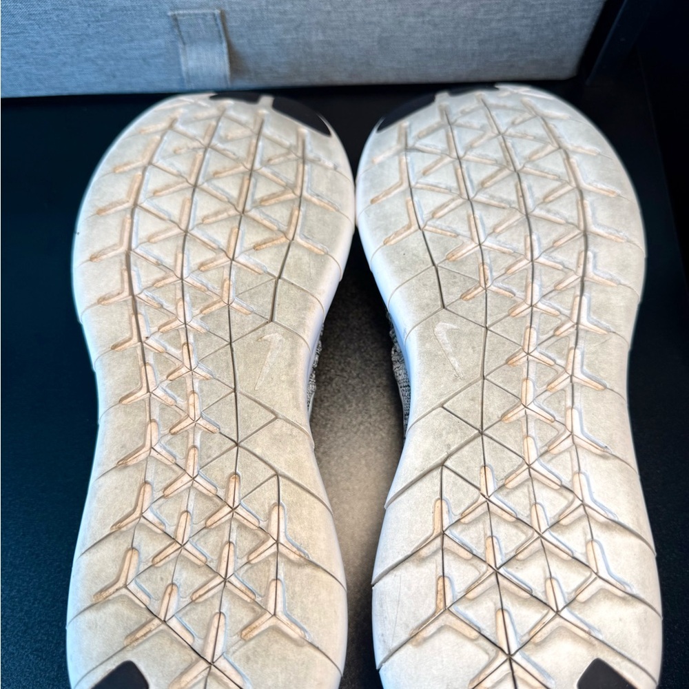 (Men’s 11) Nike Free Run RN Flyknit Oreo running shoes - Picture 3 of 5
